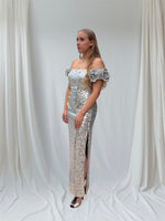 Lataa kuva Galleria-katseluun, Karen Millen hopea paljetti-iltapuku, 40 | vuokrattava juhlapuku Turussa