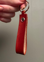 Lataa kuva Galleria-katseluun, Punaruskea avaimenperä nahkainen