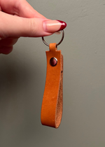 Lataa kuva Galleria-katseluun, Toffeen värinen avaimenperä nahkaa