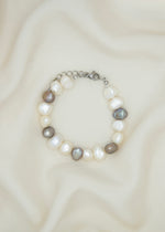 Lataa kuva Galleria-katseluun, Kaksi värinen makeanvedenhelmistä tehty kaunis rannekoru