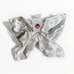 Lataa kuva Galleria-katseluun, Valkoisen värinen joulutorttu silkistä tehty hiusdonitsi