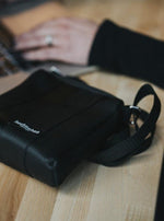 Lataa kuva Galleria-katseluun, musta-unisex-turvavyö-laukku.jpg