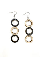 Lataa kuva Galleria-katseluun, Ihanan tyylikkäät ja yksinkertaiset KOLMIKKO -korvakorut puusta.