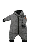 Lataa kuva Galleria-katseluun, Punaisen Norsun villahaalarit ovat ekologisia sillä ne valmistetaan teollisuuden ylijäämästä.