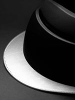 Lataa kuva Galleria-katseluun, Reflective Visor on heijastavaa meteriaalia.