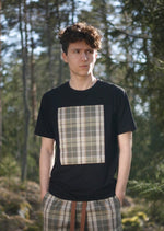 Lataa kuva Galleria-katseluun, RUUTU T-paitaa voi käyttää olo-settinä saman sarjan housujen kanssa.