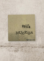 Lataa kuva Galleria-katseluun, 10x10cm ksin tehty laatta tekstillä: Muista nukkua
