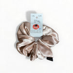 Lataa kuva Galleria-katseluun, Vaaleanpunainen silkistä tehty hiusdonitsi
